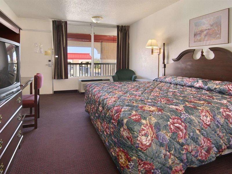 Мотель Super 8 By Wyndham Oklahoma Fairgrounds Экстерьер фото